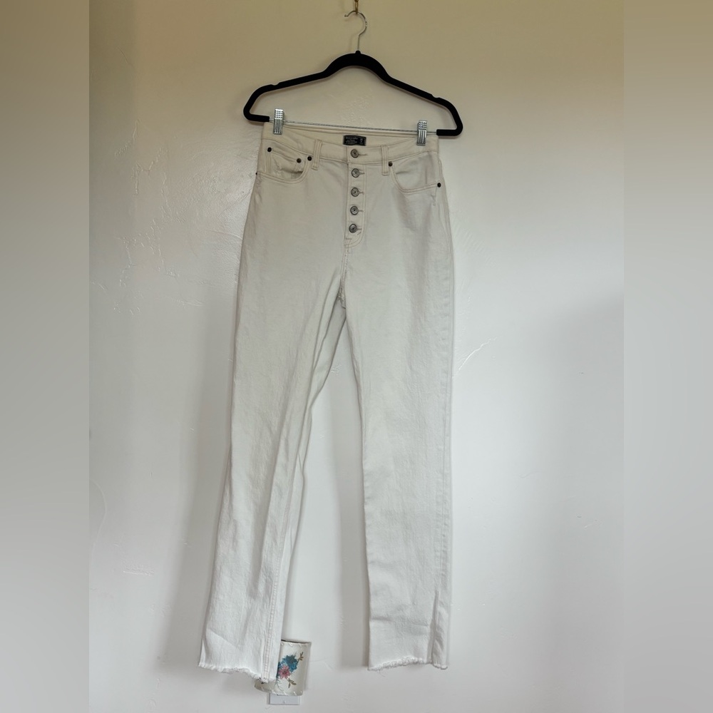Abercrombie & Fitch Women's Straight Leg Jeans - Cream A2